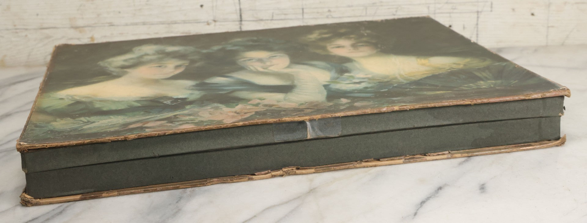 Lot 084 - Antique Large Size Chocolate Box With Cover Art Of Three Beautiful Edwardian Women Titled "At The Opera" By Philip Boileau (1863-1917), Dolly Varden Chocolate Company, Cincinnati, New York, And Saint Louis