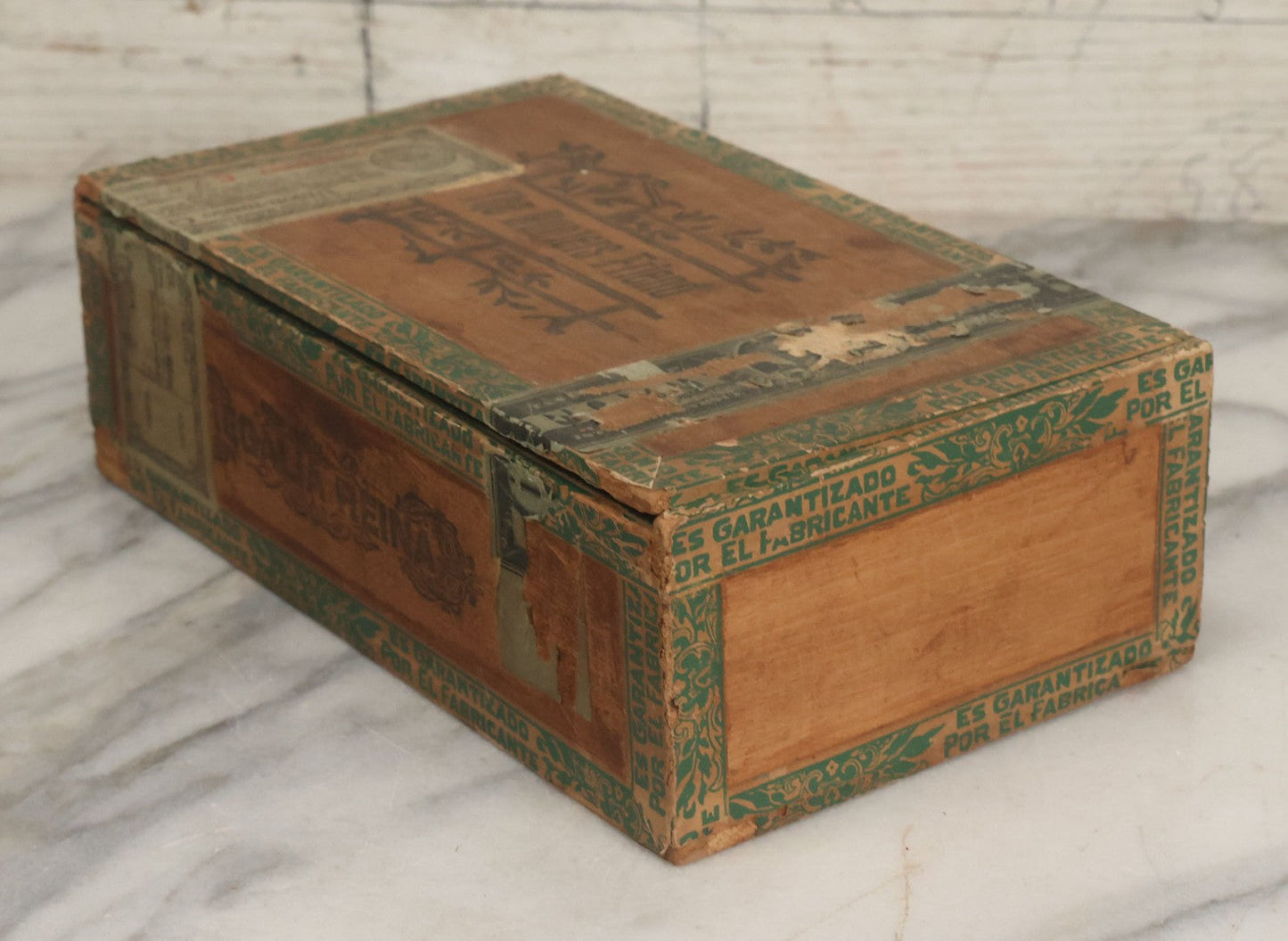 Lot 098 - Antique Wooden Cigar Box With Lithographed Label For The Hunter's Friend Cigars, With Hunter And Dog Graphics On Internal Label