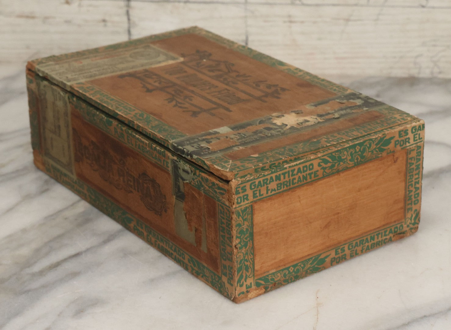 Lot 098 - Antique Wooden Cigar Box With Lithographed Label For The Hunter's Friend Cigars, With Hunter And Dog Graphics On Internal Label