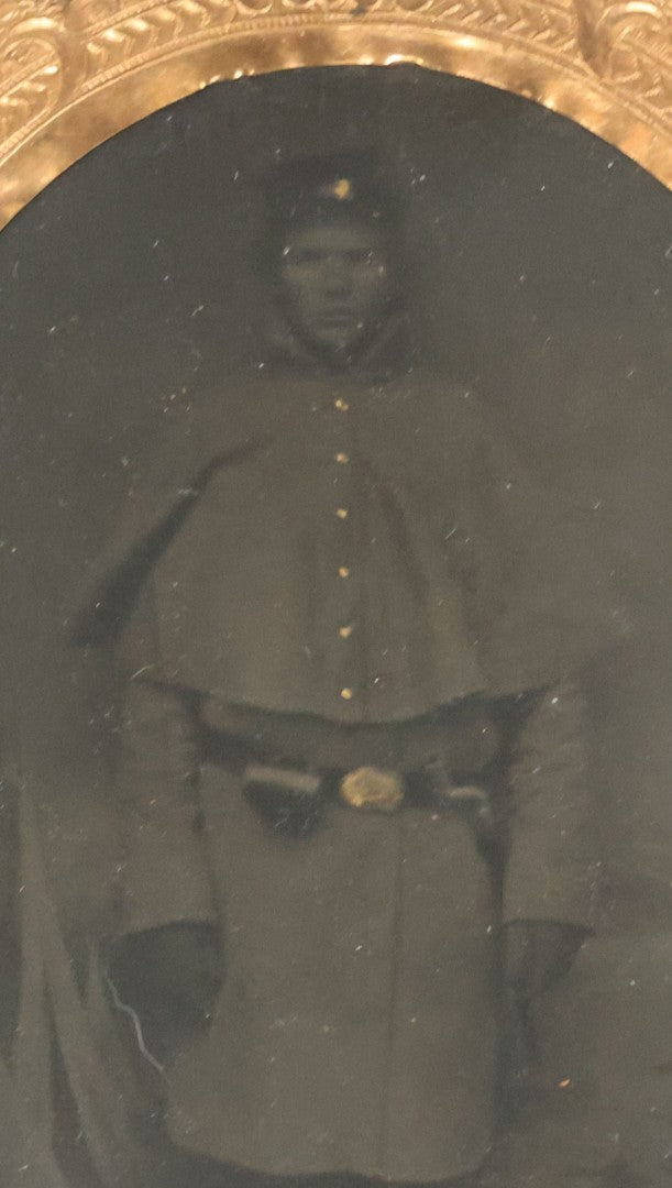 Lot 113 - Antique 1/4 Plate Tintype Photograph Of Civil War Era Soldier In Figural Thermoplastic Union Case With Cherub Battling Deer, Bird Adornments, Manufactured By Littlefield, Parsons, And Co., Note Photo Is Underexposed