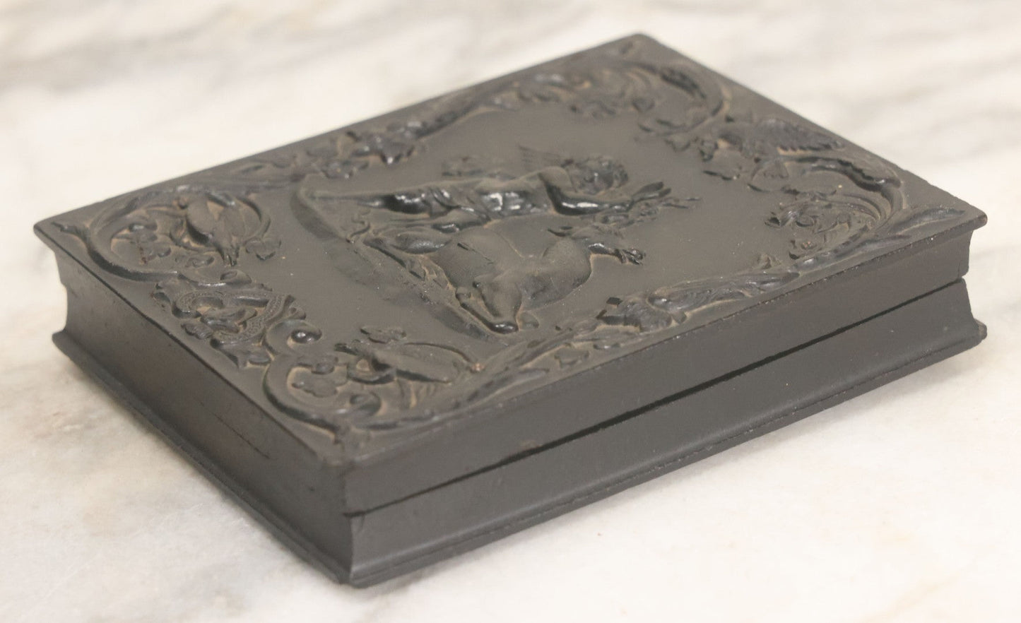 Lot 113 - Antique 1/4 Plate Tintype Photograph Of Civil War Era Soldier In Figural Thermoplastic Union Case With Cherub Battling Deer, Bird Adornments, Manufactured By Littlefield, Parsons, And Co., Note Photo Is Underexposed