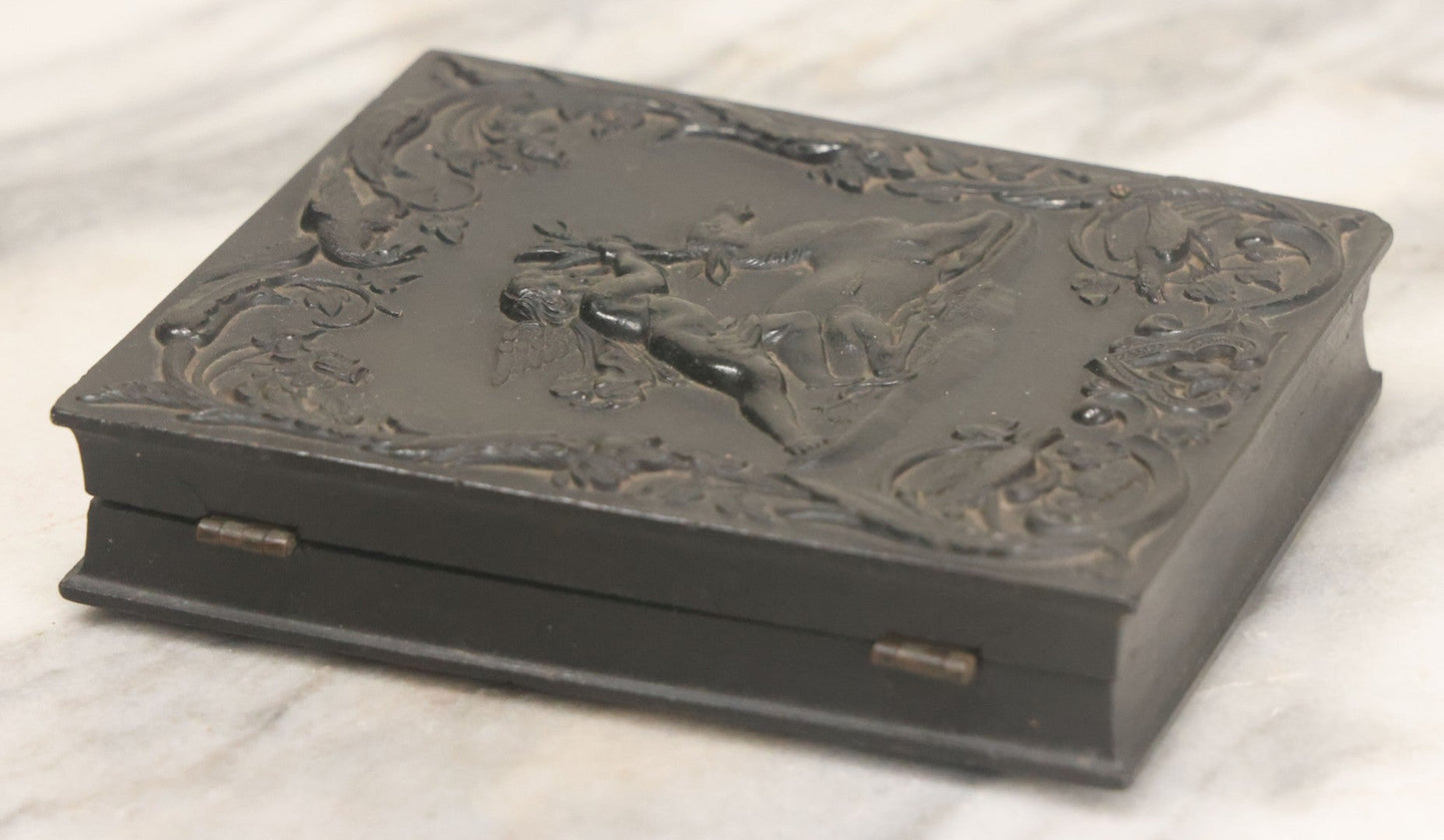 Lot 113 - Antique 1/4 Plate Tintype Photograph Of Civil War Era Soldier In Figural Thermoplastic Union Case With Cherub Battling Deer, Bird Adornments, Manufactured By Littlefield, Parsons, And Co., Note Photo Is Underexposed