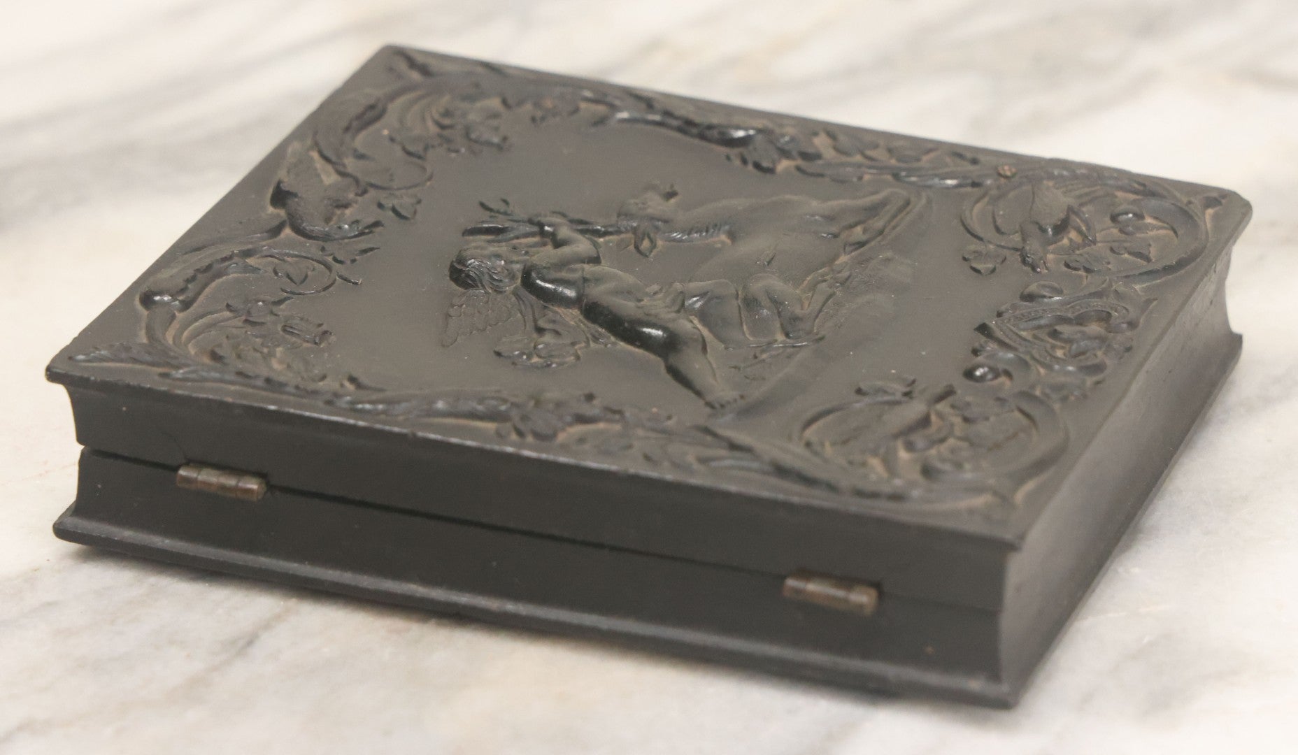 Lot 113 - Antique 1/4 Plate Tintype Photograph Of Civil War Era Soldier In Figural Thermoplastic Union Case With Cherub Battling Deer, Bird Adornments, Manufactured By Littlefield, Parsons, And Co., Note Photo Is Underexposed