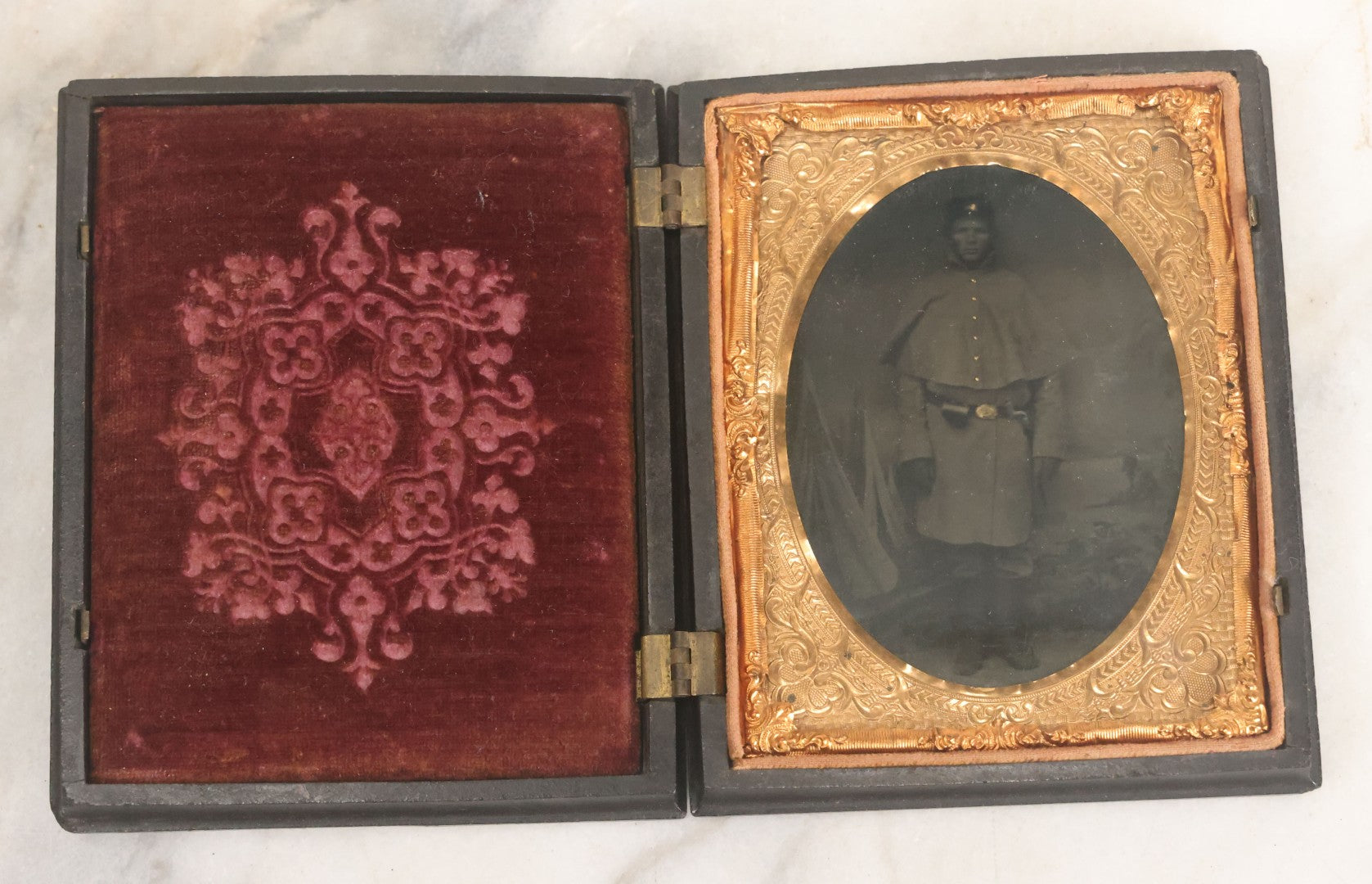 Lot 113 - Antique 1/4 Plate Tintype Photograph Of Civil War Era Soldier In Figural Thermoplastic Union Case With Cherub Battling Deer, Bird Adornments, Manufactured By Littlefield, Parsons, And Co., Note Photo Is Underexposed