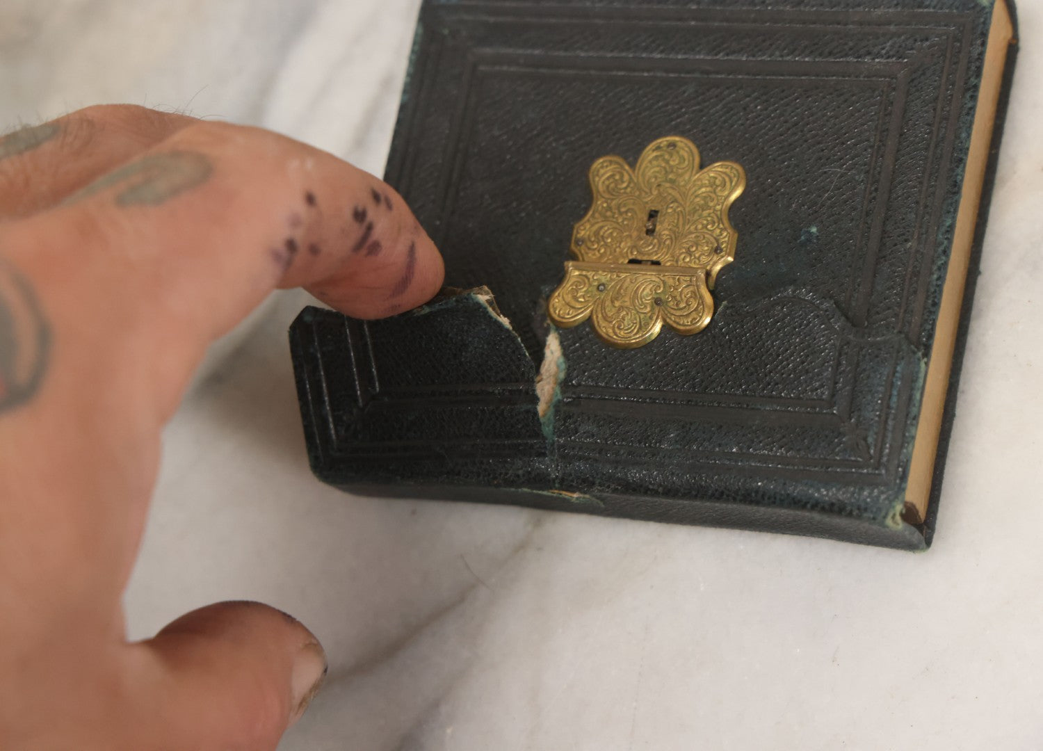 Lot 115 - Antique 1/6th Plate Daguerreotype Photograph Of Young Woman Wearing Black Lace Gloves And Large Brooch In Leatherette Folder Case With Latch, "Bijou" Lettering On Spine, Identified As Anna Matilda Blackledge, Note Partial Tear On Case Cover