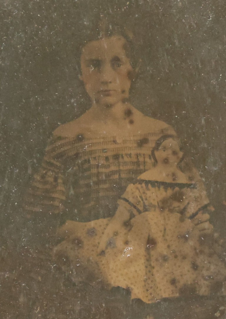 Lot 118 - Antique 1/6th Plate Ambrotype Photograph Of Young Girl In Off-The-Shoulders Dress Holding Period China Doll, Identified As Nettie L. Finch Edmonds, 1847-1936, In Full Split Leatherette Union Case
