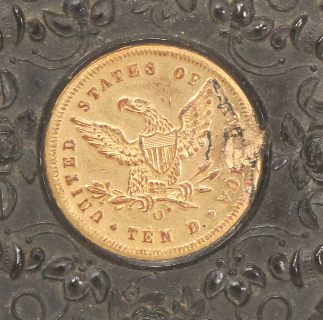 Lot 122 - Antique 1/6th Plate Hard Image Thermoplastic Case With Patriotic Motif, United States Of America Seal With Eagle, Faux Ten Dollar Coin, Genuine Union Case, By S. Peck & H. Halverson, Circa 1860