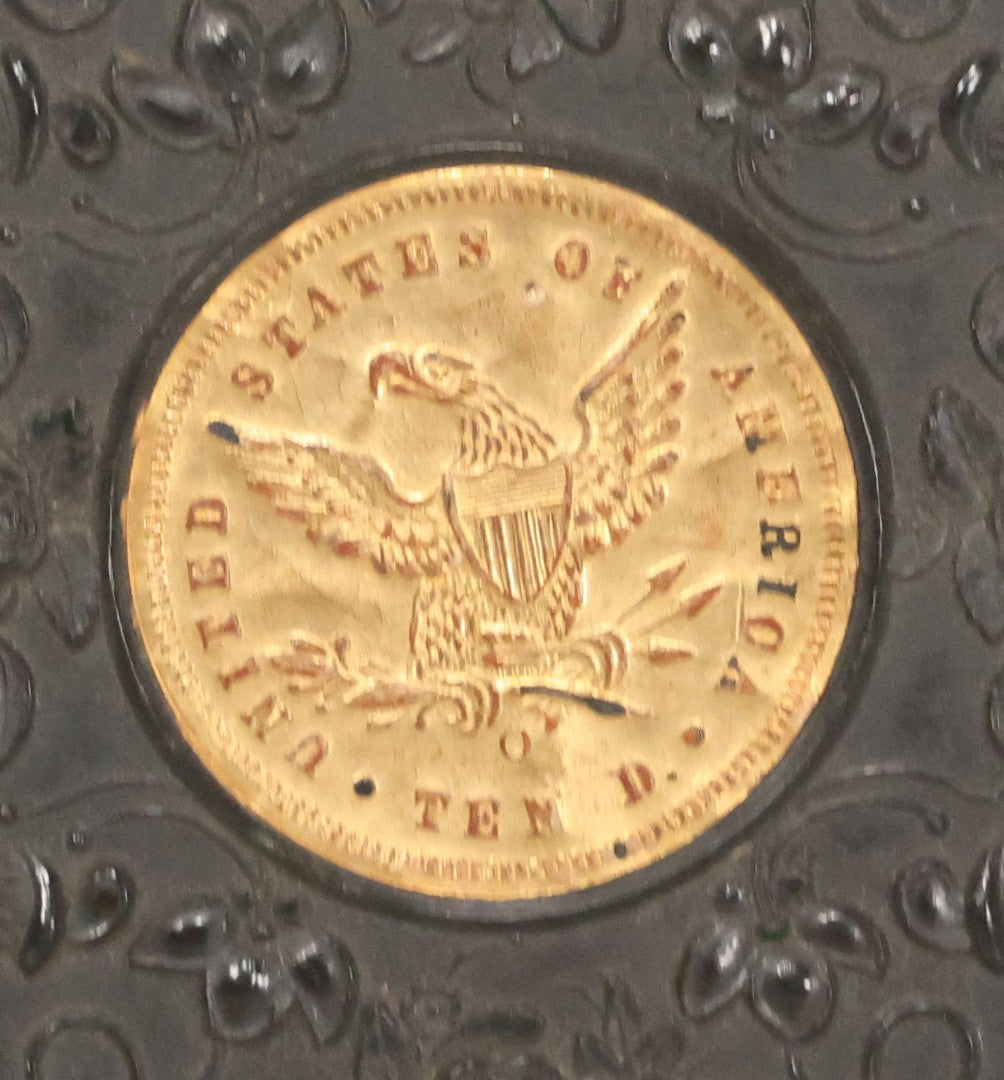 Lot 122 - Antique 1/6th Plate Hard Image Thermoplastic Case With Patriotic Motif, United States Of America Seal With Eagle, Faux Ten Dollar Coin, Genuine Union Case, By S. Peck & H. Halverson, Circa 1860