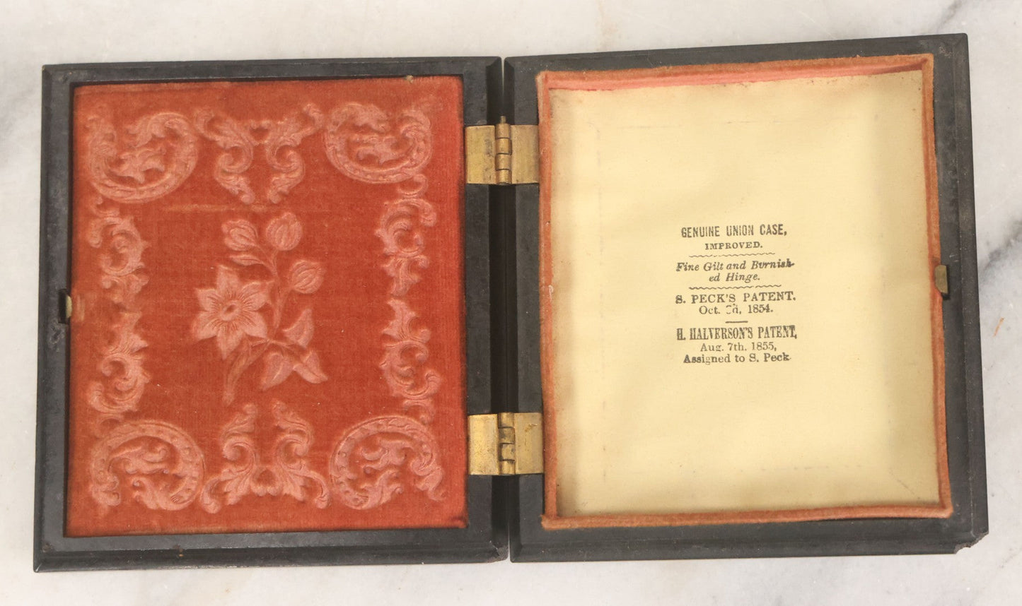 Lot 122 - Antique 1/6th Plate Hard Image Thermoplastic Case With Patriotic Motif, United States Of America Seal With Eagle, Faux Ten Dollar Coin, Genuine Union Case, By S. Peck & H. Halverson, Circa 1860