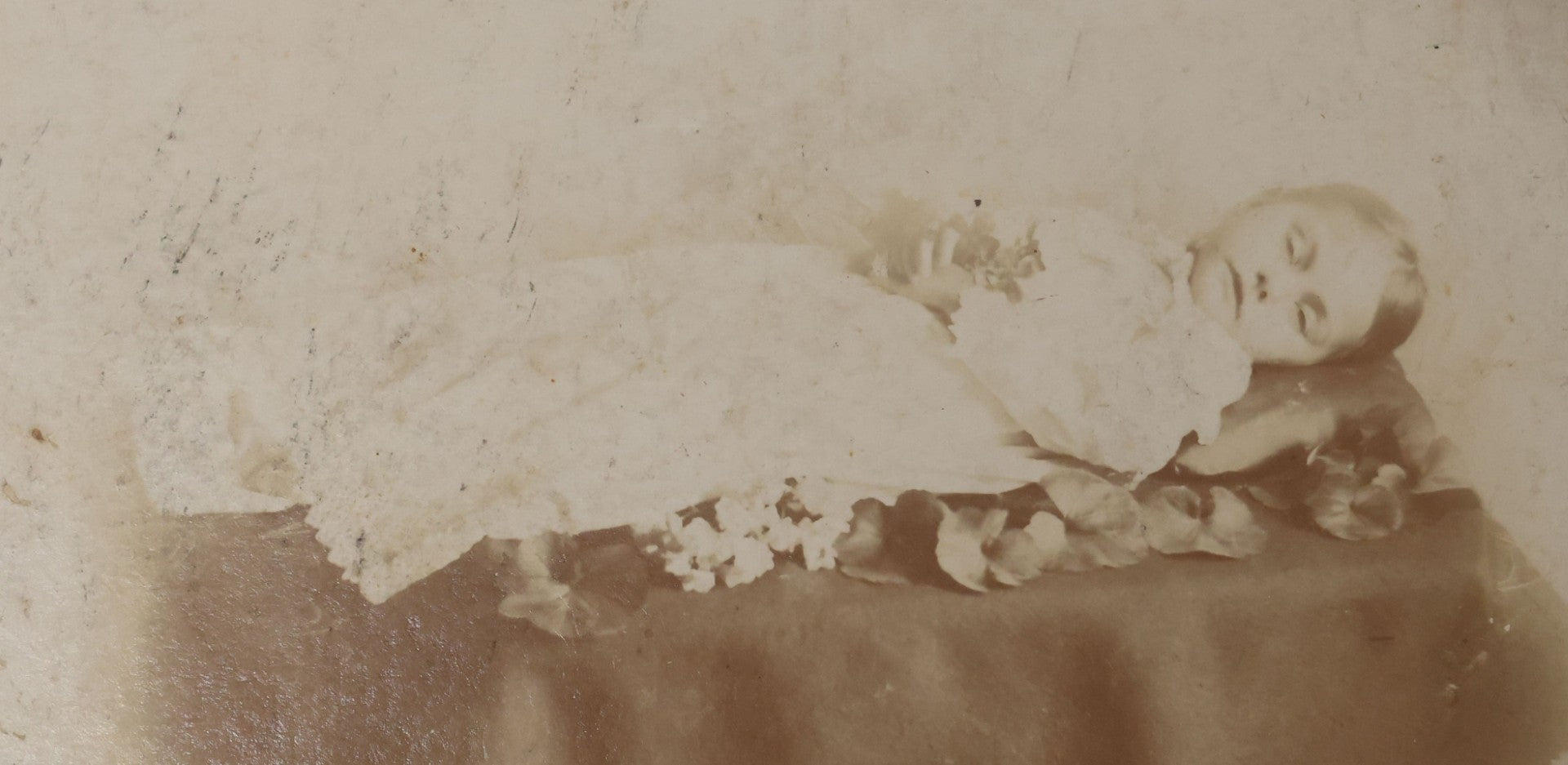 Lot 026 - Antique Cabinet Card Postmortem Photograph Of Young Girl On Funeral Table, Identified As Bernice Taylor, Granddaughter Of Arnold Johnson, From Meader's Art Studio, Williamston, Michigan