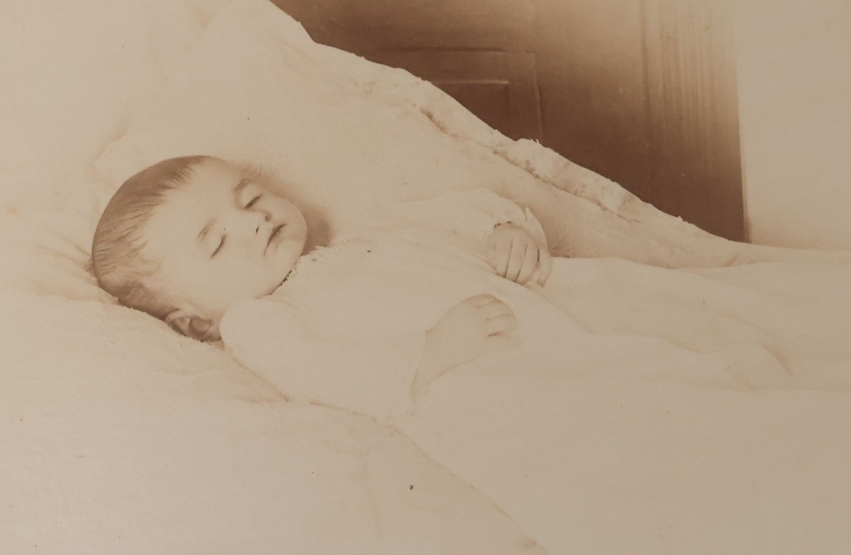 Lot 028 - Antique Cabinet Card Postmortem Photograph Of Baby In White, Laid Out On White Linens, Hafer, Photographer, Reading Pennsylvania