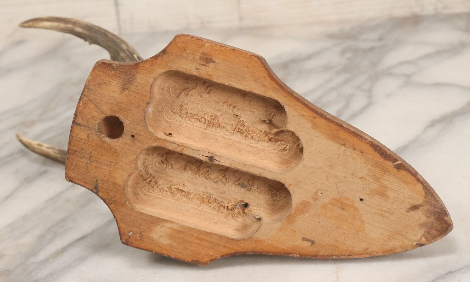 Lot 041 - Vintage Roe Deer Antler European Style Trophy Mount, With Antlers And Skull Cap, On Simple Wooden Plaque, Circa 1970s