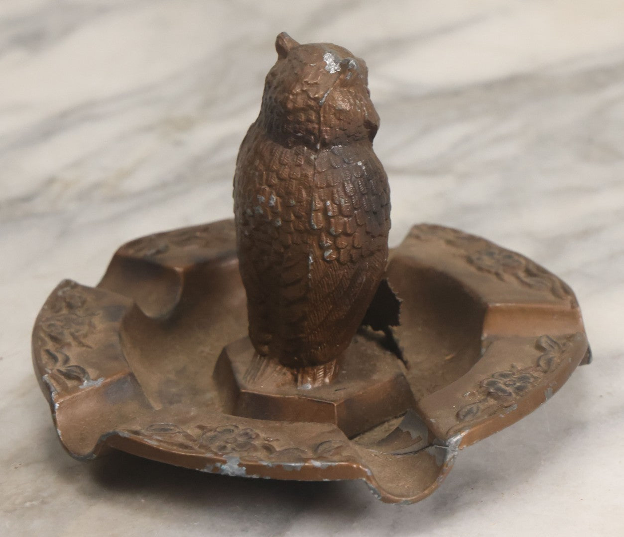 Lot 059 - Vintage Cast Pot Metal Ashtray With Owl With Red Gem Eyes, Souvenir Of Montreal Canada, With Montreal Maple Leaf, Bronze Paint