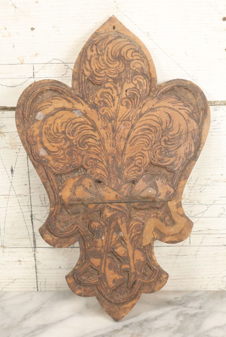 Lot 077 - Antique Wood Burned Pyrography Wall Hanging Plaque Fleur-De-Lis Tie Rack, Flemish Art Co., New York, No. 315, 8-1/4" x 12-3/4"