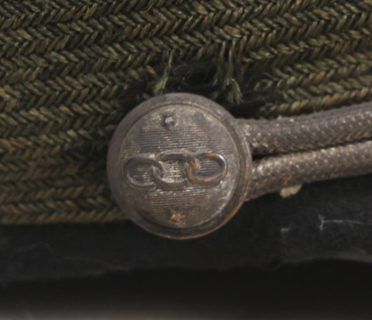 Lot 005 - Antique Odd Fellows I.O.O.F. Cap With Three Links Pin And Buttons, Lodge No. 110 Size 6-7/8, Manufactured By The Boston Regalia Co., Boston, Massachusetts