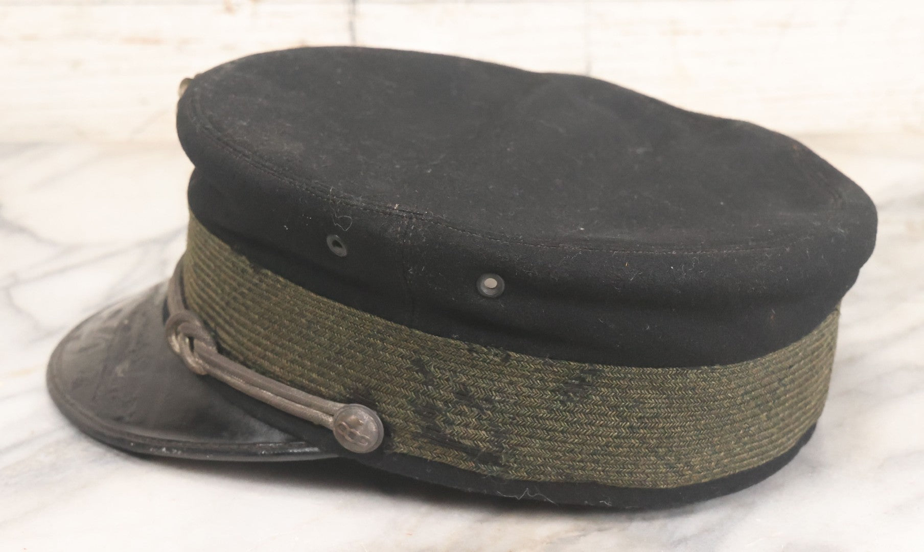 Lot 005 - Antique Odd Fellows I.O.O.F. Cap With Three Links Pin And Buttons, Lodge No. 110 Size 6-7/8, Manufactured By The Boston Regalia Co., Boston, Massachusetts