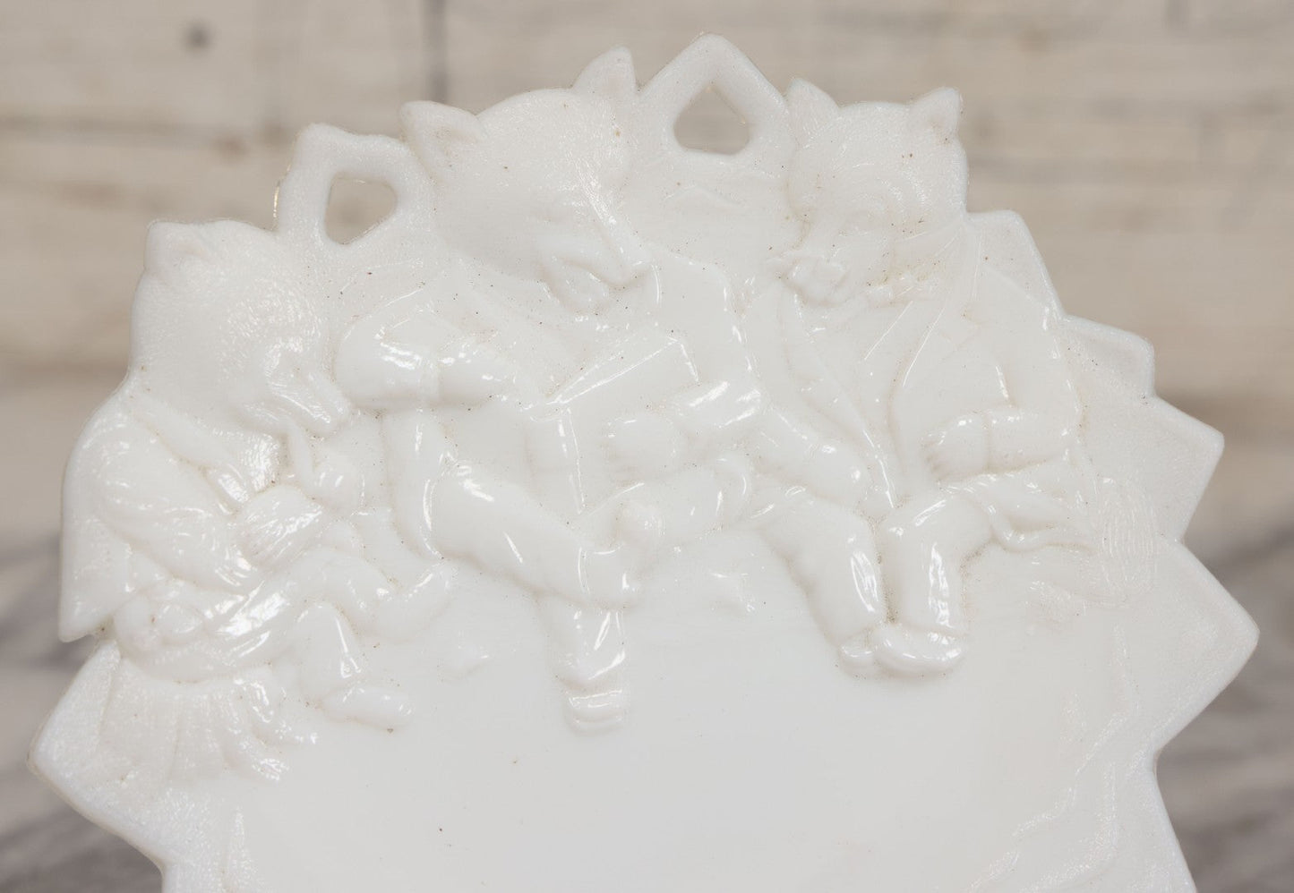 Lot 036 - Antique Westmoreland Milk Glass Character Plate With Three Anthropomorphic Bears Reading Book
