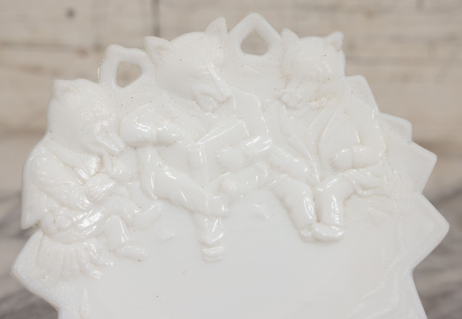 Lot 036 - Antique Westmoreland Milk Glass Character Plate With Three Anthropomorphic Bears Reading Book
