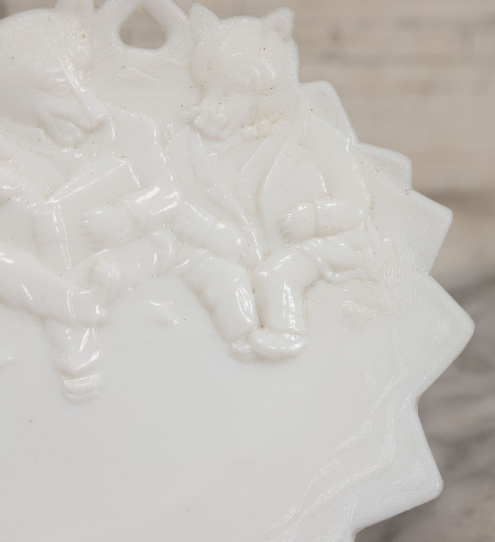 Lot 036 - Antique Westmoreland Milk Glass Character Plate With Three Anthropomorphic Bears Reading Book