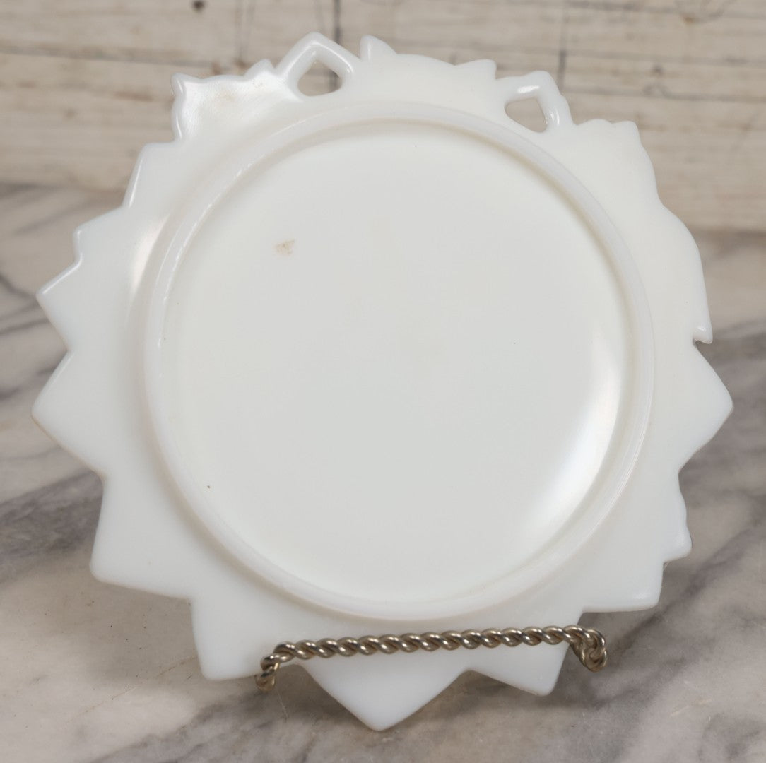 Lot 036 - Antique Westmoreland Milk Glass Character Plate With Three Anthropomorphic Bears Reading Book