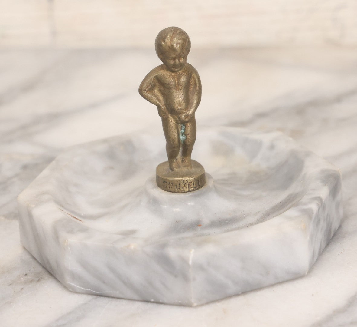 Lot 048 - Vintage Bruxelles Boy, Peeing Child Change Dish/Ashtray With White Marble Base And Cast Metal Figure