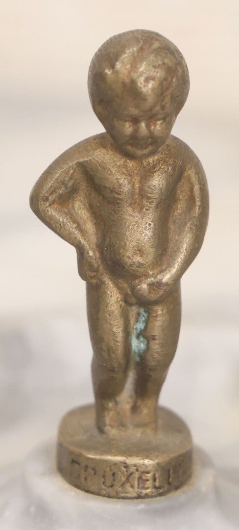 Lot 048 - Vintage Bruxelles Boy, Peeing Child Change Dish/Ashtray With White Marble Base And Cast Metal Figure