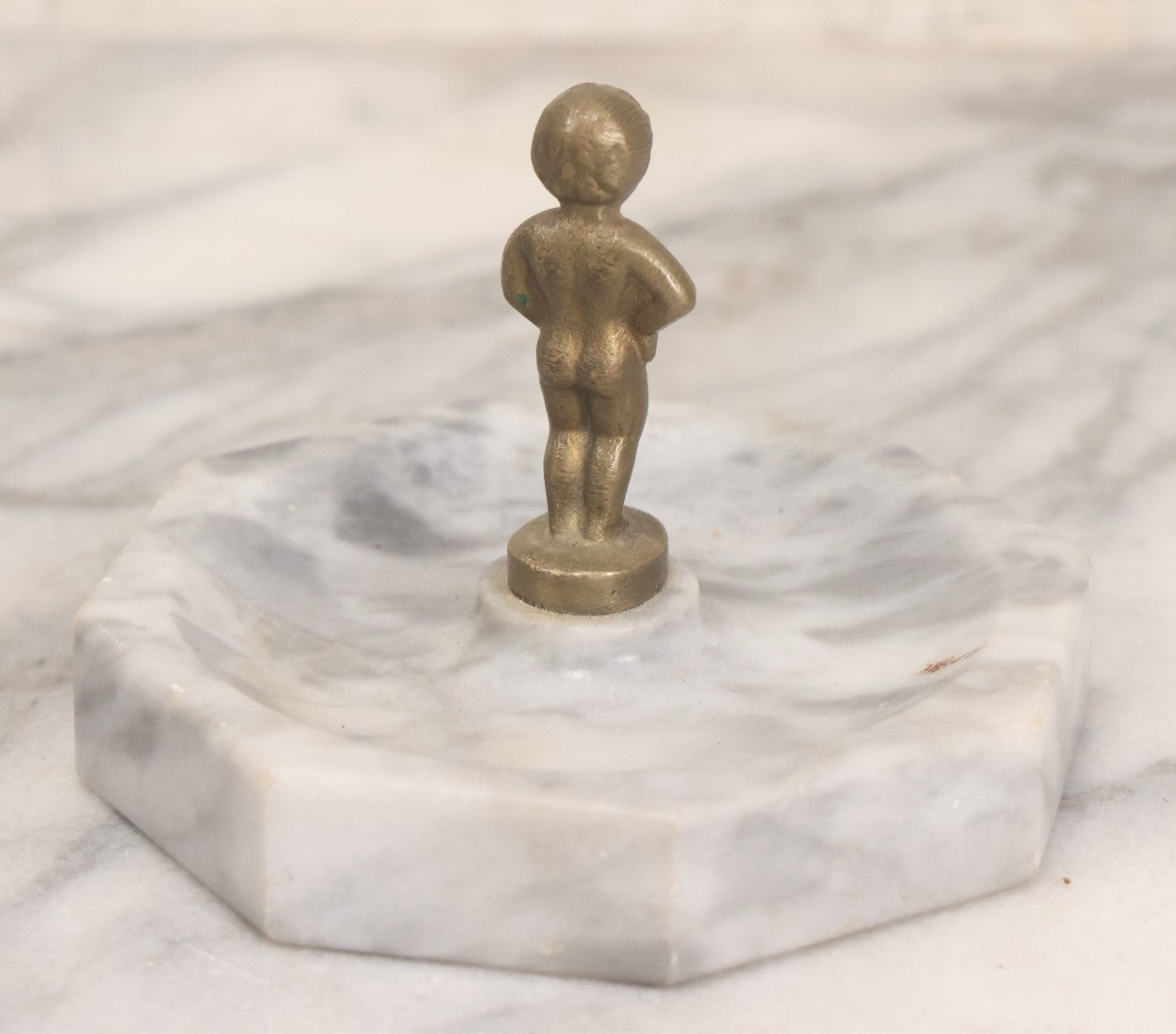 Lot 048 - Vintage Bruxelles Boy, Peeing Child Change Dish/Ashtray With White Marble Base And Cast Metal Figure