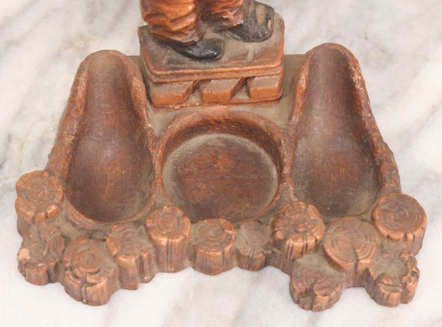 Lot 050 - Vintage Molded Wood Pulp Pipe Stand With Grinning Hobo Holding Stick And Bindle
