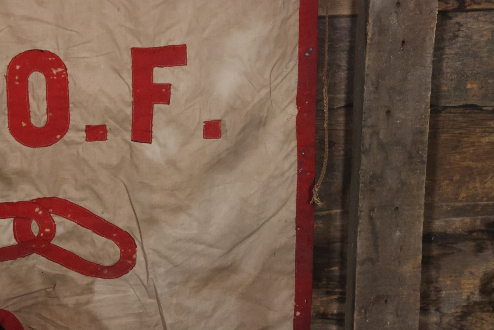 Lot 001 - Antique Odd Fellows I.O.O.F. Bethel Lodge No. 820, Pennsylvania, Hand Stitched Double Sided Banner With Three Links Symbol, Note Heavy Wear