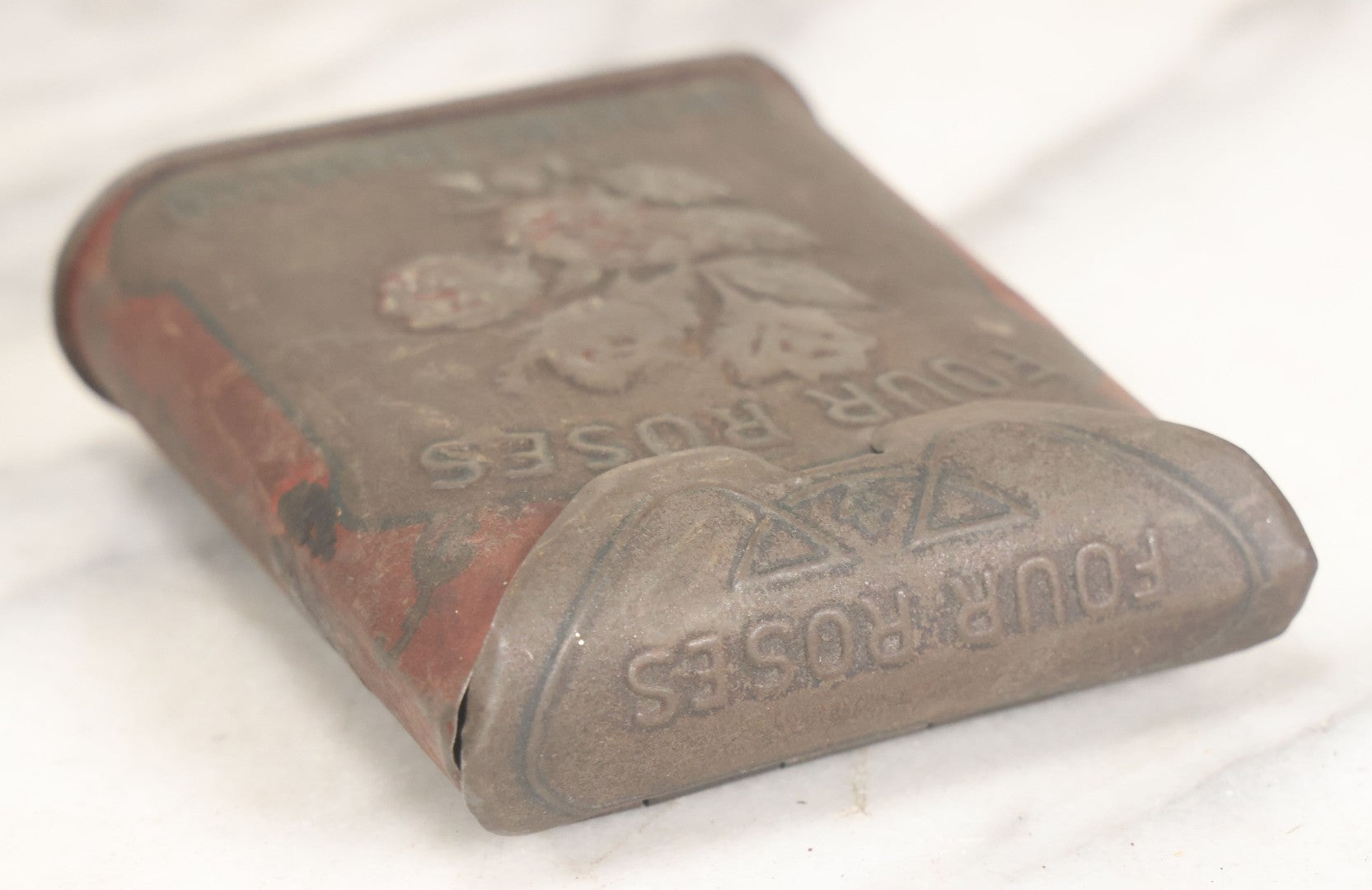 Lot 017 - Vintage Pressed Tin Four Roses Smoking Tobacco Pocket Box With Remnants Of Original Paint