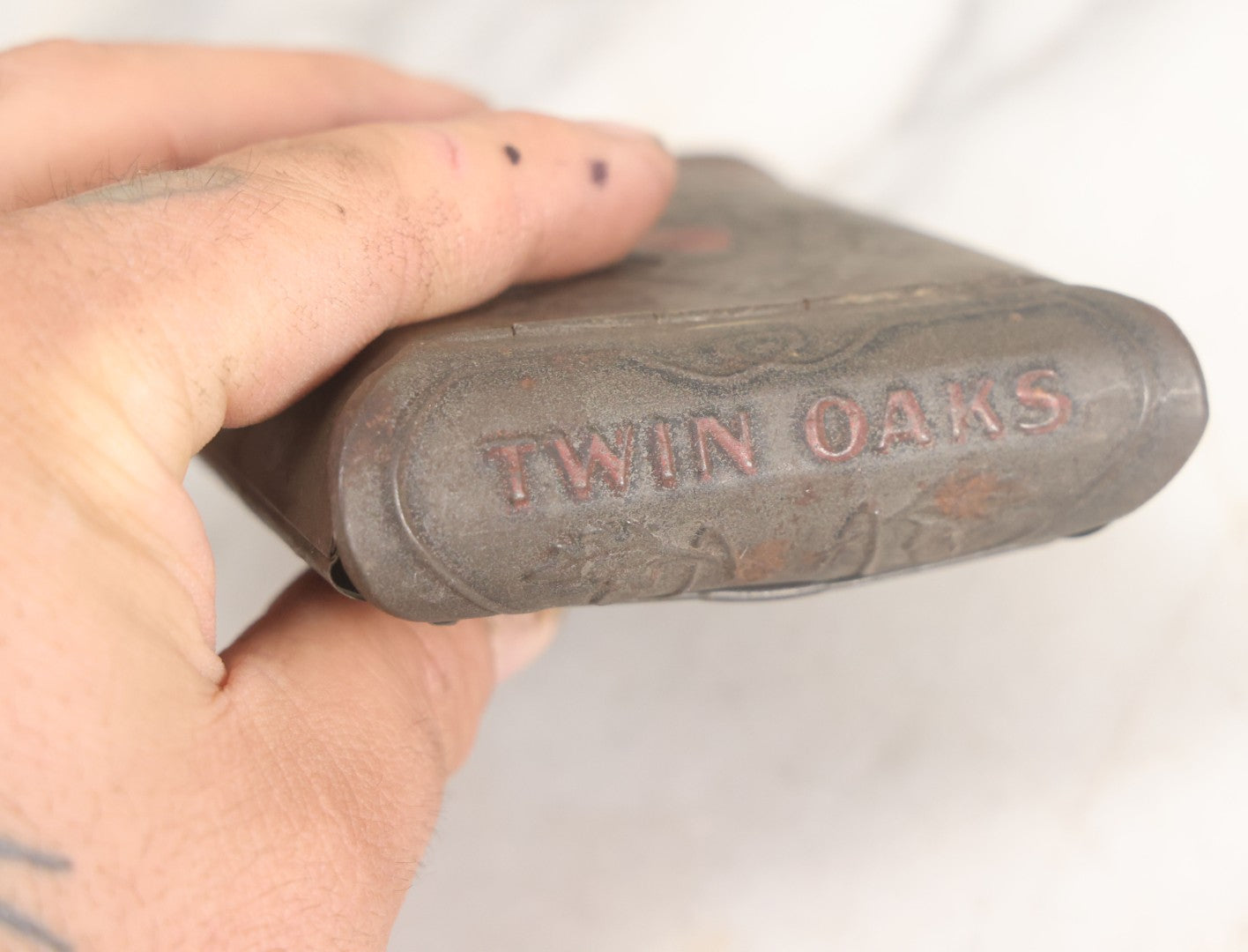 Lot 018 - Vintage Pressed Tin Twin Oaks Smoking Tobacco Mixture Pocket Box With Remnants Of Original Paint