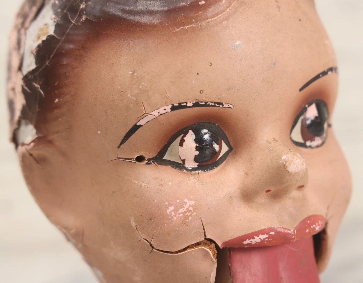 Lot 045 - Vintage Charlie Mccarthy Composition Ventriloquist Dummy Doll Head, Back Stamped K & S, With Severely Chipped Paint, Note Mouth Is Loose