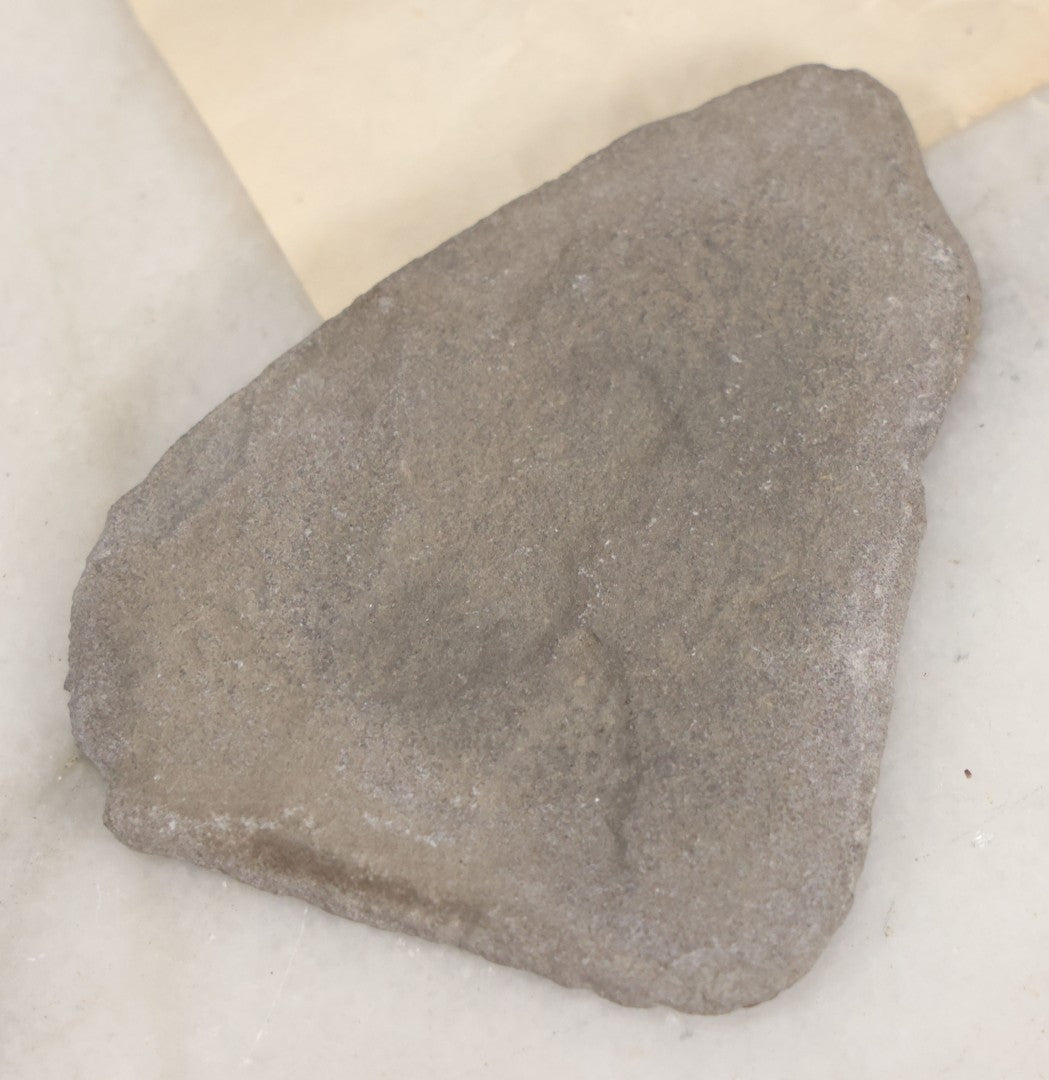 Lot 054 - Five Piece Grouping Of Indigenous Native American Indian Arrowheads And Tools With Handwritten And Typewritten Notations