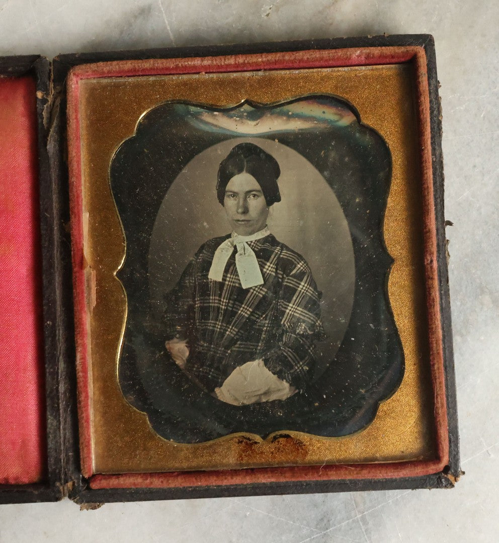Lot 062 - Antique 1/6th Plate Daguerreotype Photograph Of Woman In Plaid Dress With White Scarf In Intact Leatherette Union Case, Note Dents And Wear To Photo