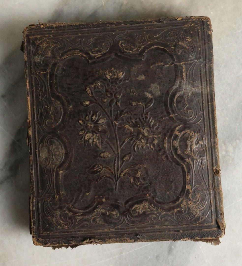 Lot 062 - Antique 1/6th Plate Daguerreotype Photograph Of Woman In Plaid Dress With White Scarf In Intact Leatherette Union Case, Note Dents And Wear To Photo