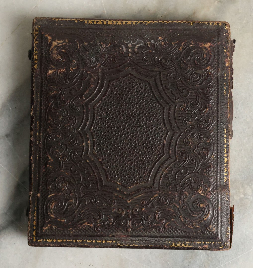 Lot 064 - Antique 1/6th Plate Daguerreotype Photograph Of Blond Man With Beard, Split Full Leatherette Union Case, Note Debris And Residue On Photo