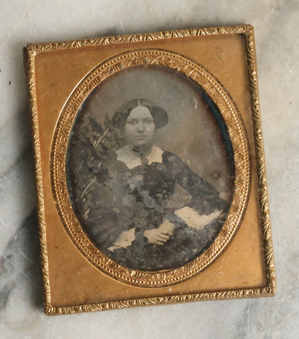 Lot 066 - Antique 1/6th Plate Daguerreotype Photograph Of Woman With Lace Collar And Lace Sleeves, Parted Hair, Sitting In Ornate Backed Chair, Note Residue And Wear On Photo. No Case.