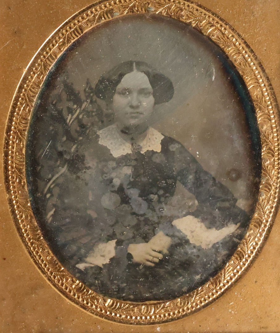 Lot 066 - Antique 1/6th Plate Daguerreotype Photograph Of Woman With Lace Collar And Lace Sleeves, Parted Hair, Sitting In Ornate Backed Chair, Note Residue And Wear On Photo. No Case.