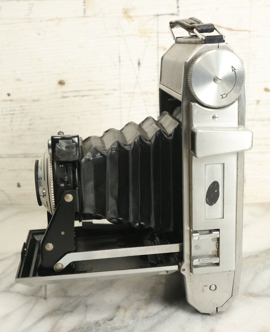 Lot 076 - Antique Universal Camera Corporation Roamer Folding Camera, With Instruction Booklet, Made In U.S.A.