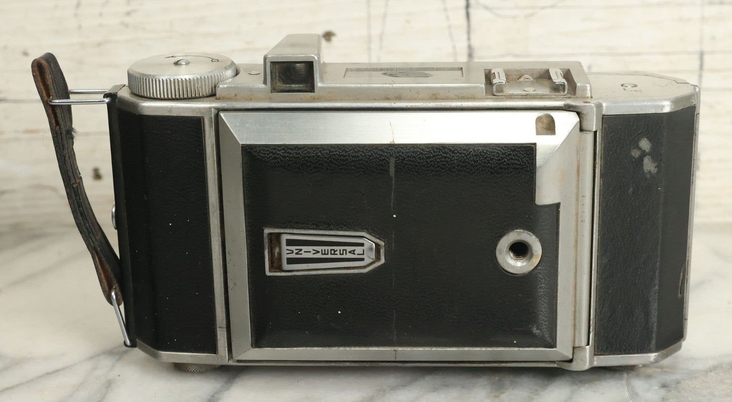 Lot 076 - Antique Universal Camera Corporation Roamer Folding Camera, With Instruction Booklet, Made In U.S.A.