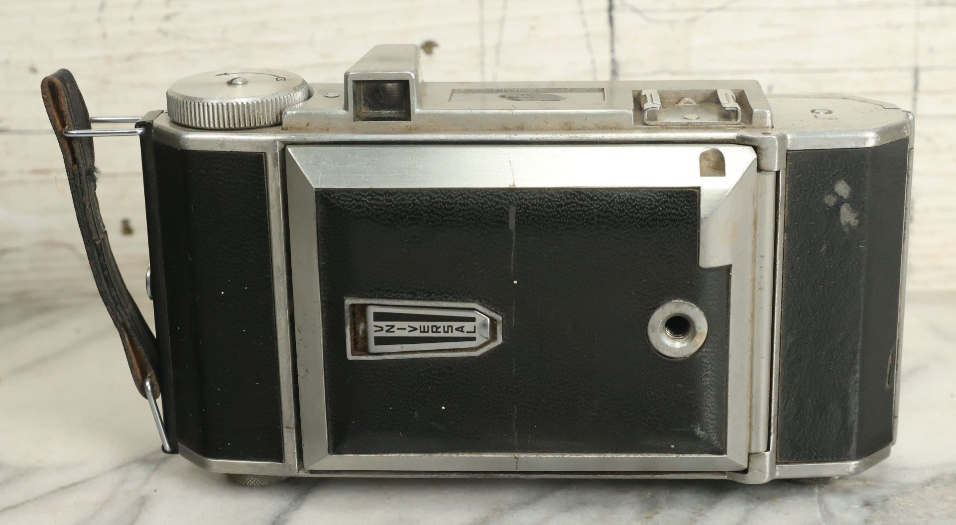 Lot 076 - Antique Universal Camera Corporation Roamer Folding Camera, With Instruction Booklet, Made In U.S.A.