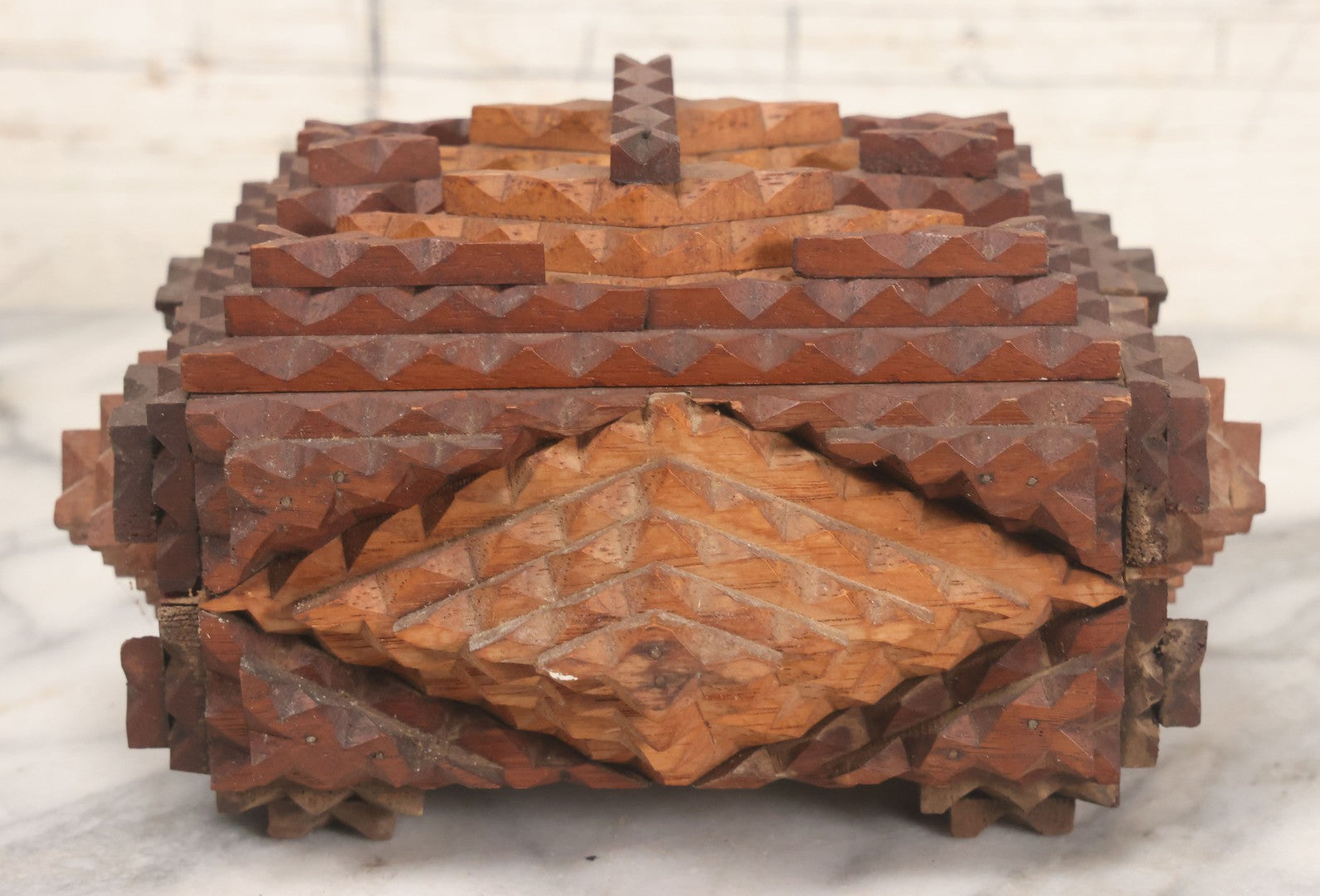 Lot 005 - Vintage Hand Carved Folk Art Tramp Art Wooden Storage Box With Lid And Feet