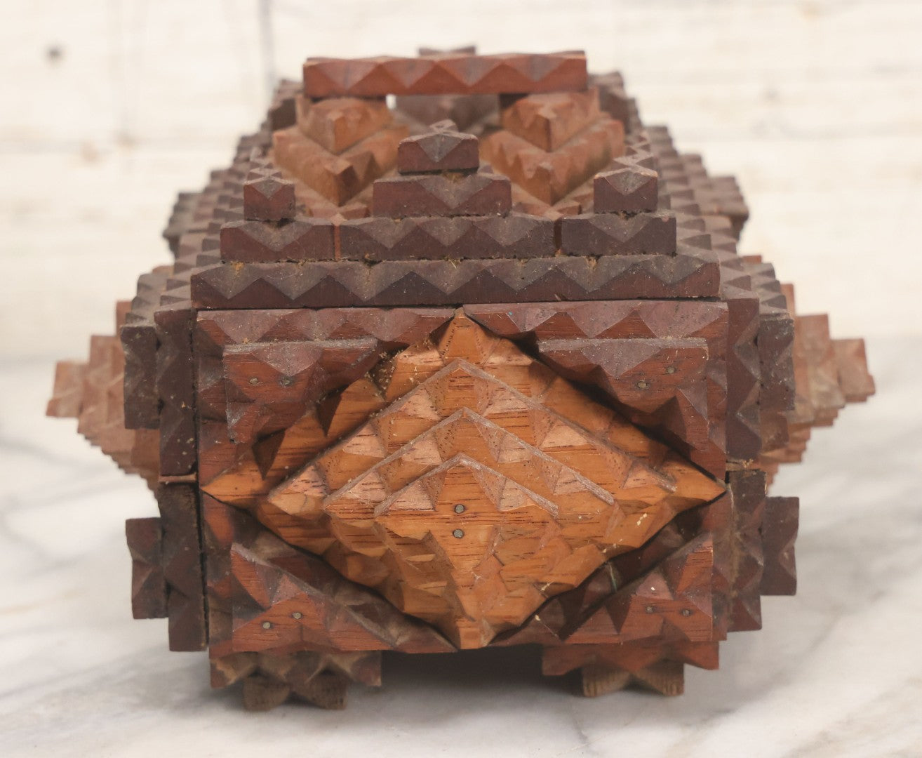 Lot 005 - Vintage Hand Carved Folk Art Tramp Art Wooden Storage Box With Lid And Feet