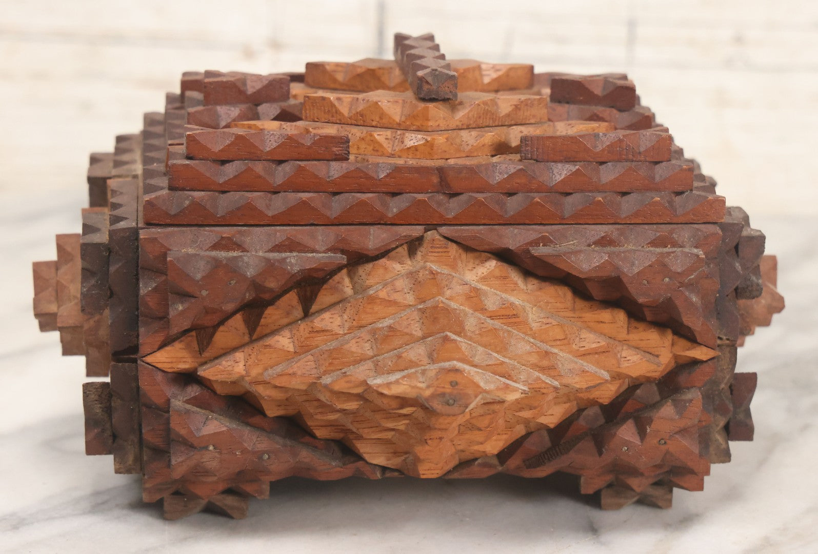 Lot 005 - Vintage Hand Carved Folk Art Tramp Art Wooden Storage Box With Lid And Feet