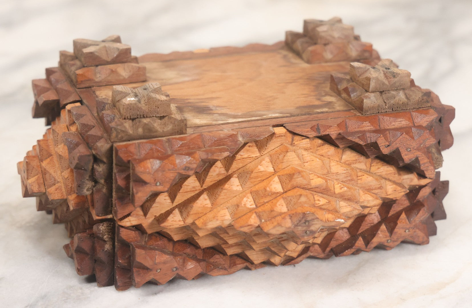 Lot 005 - Vintage Hand Carved Folk Art Tramp Art Wooden Storage Box With Lid And Feet