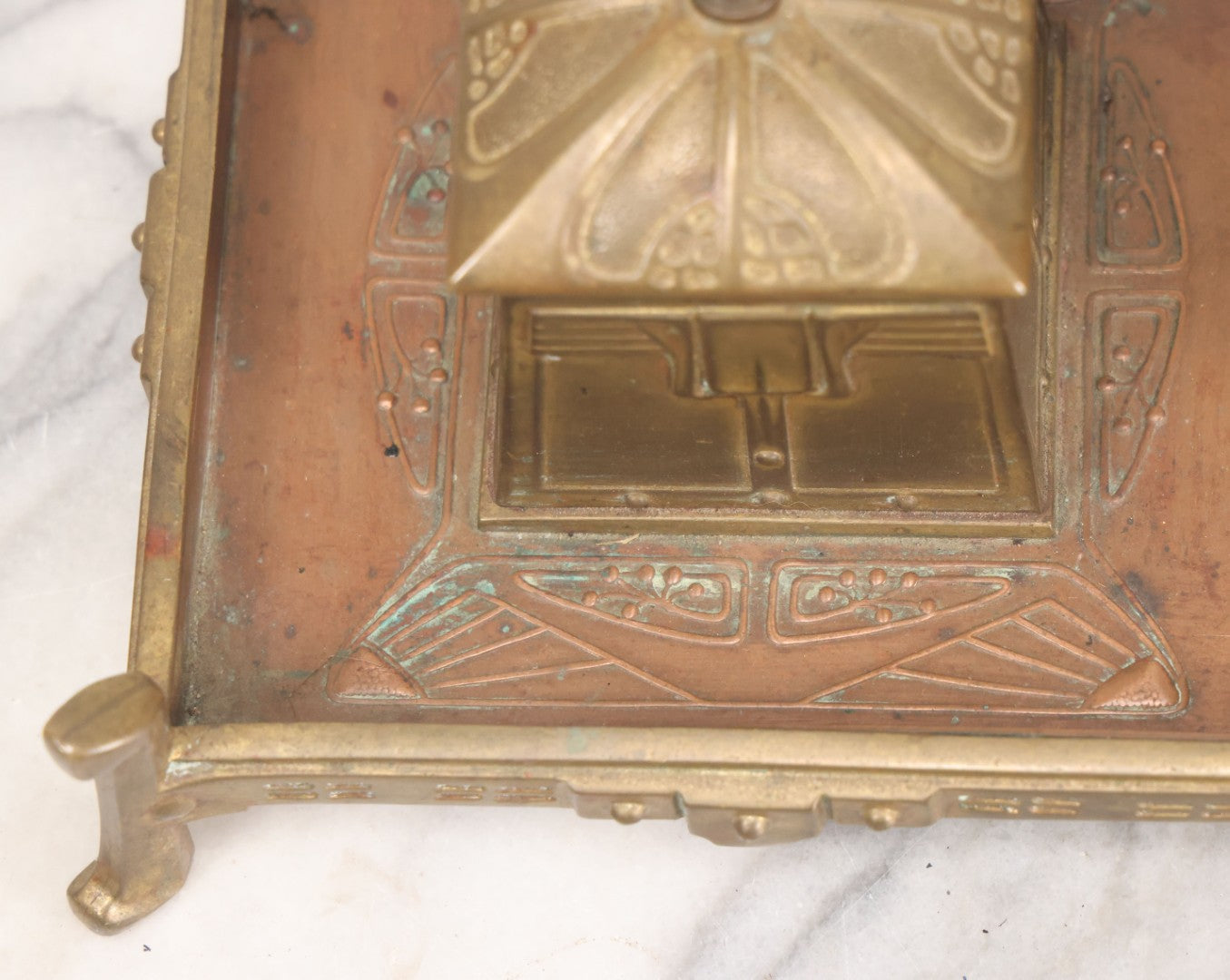 Lot 016 - Antique Arts And Crafts Art Deco Brass And Copper Double Inkwell With Hinged Lids, One Glass Insert, And Natural Patina 