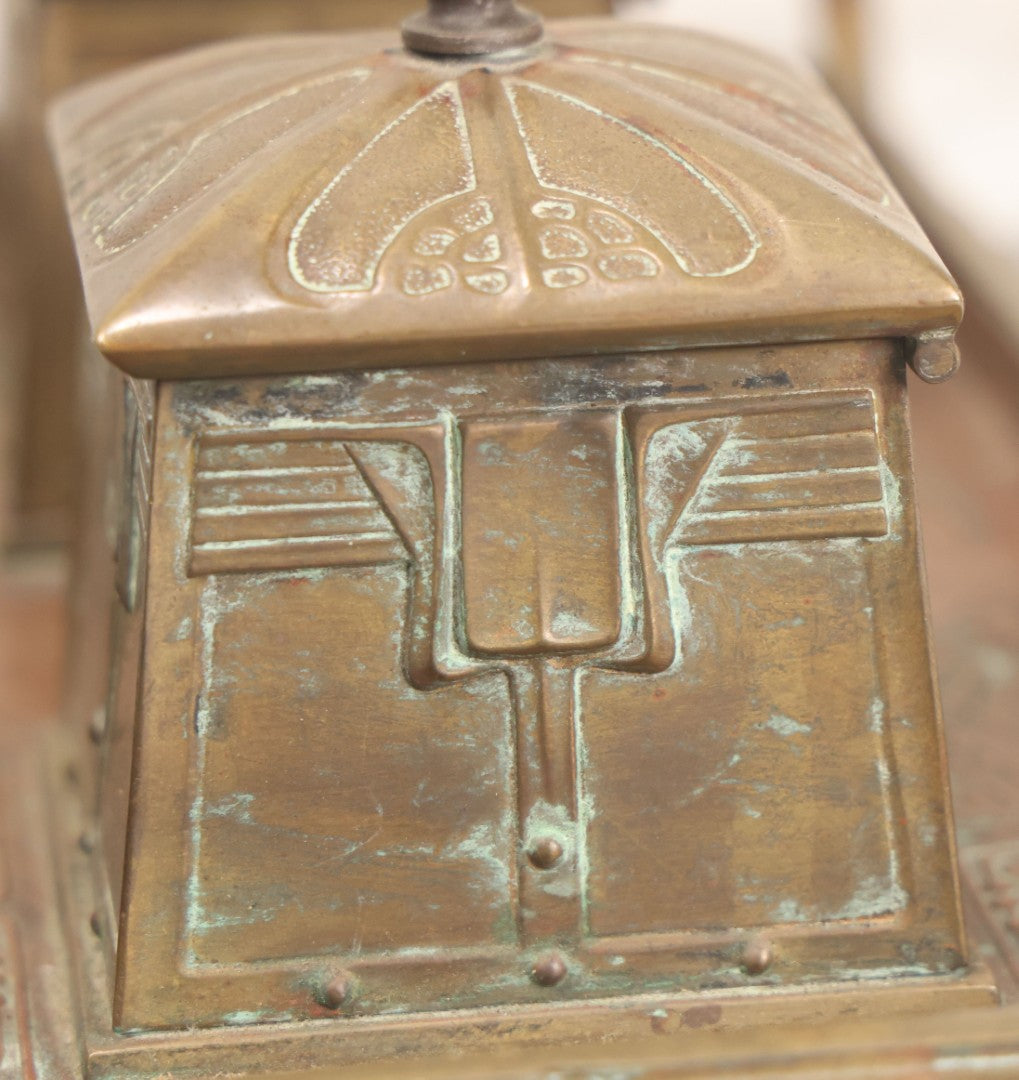 Lot 016 - Antique Arts And Crafts Art Deco Brass And Copper Double Inkwell With Hinged Lids, One Glass Insert, And Natural Patina 