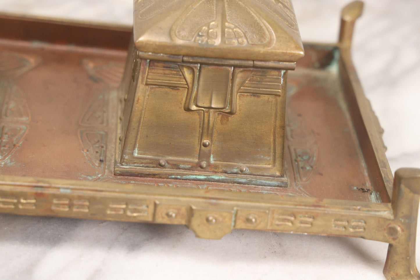 Lot 016 - Antique Arts And Crafts Art Deco Brass And Copper Double Inkwell With Hinged Lids, One Glass Insert, And Natural Patina 