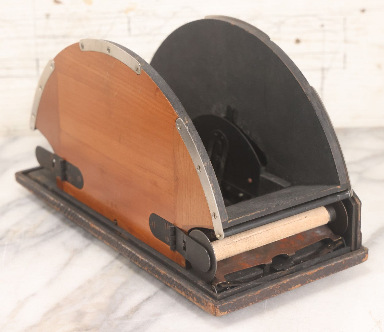 Lot 043 - Antique No. 4 Panoram-Kodak Model B Panoramic Film Camera, Manufactured By Eastman Kodak Co., Rochester, New York, Note Tear In Soft Leather Bellows, For Display Or Restoration, Circa 1902