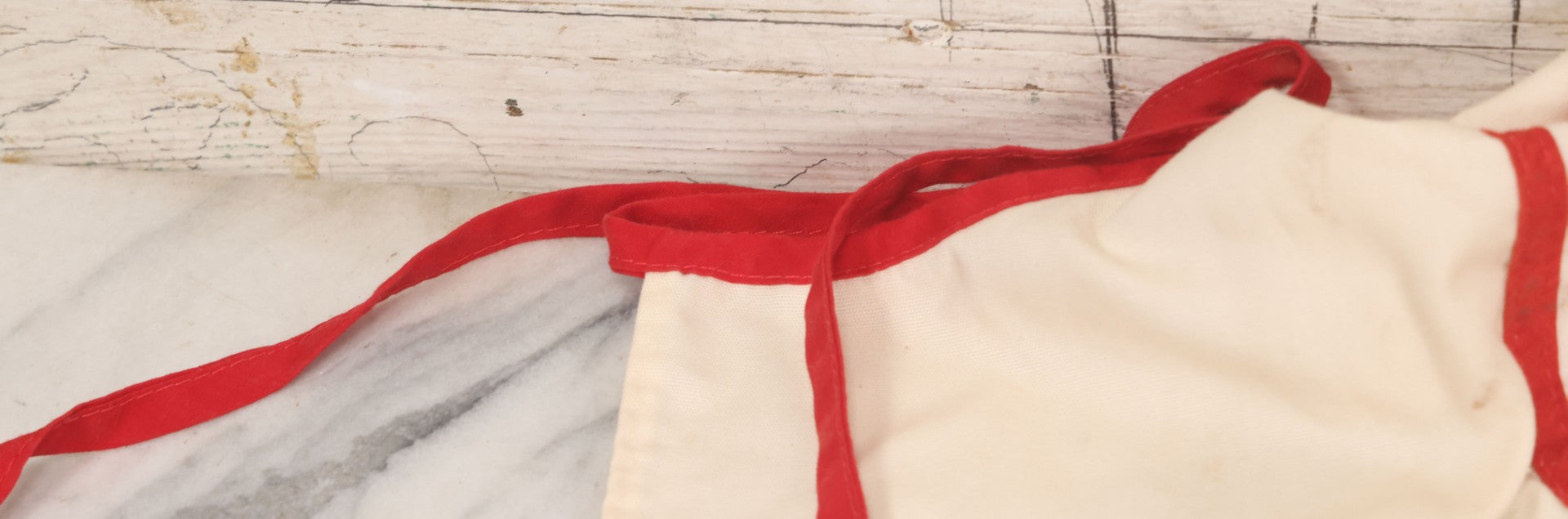 Lot 056 - Vintage Mickey And Minnie Mouse Printed Chef's Apron With Red Trim, Copyright Walt Disney Productions